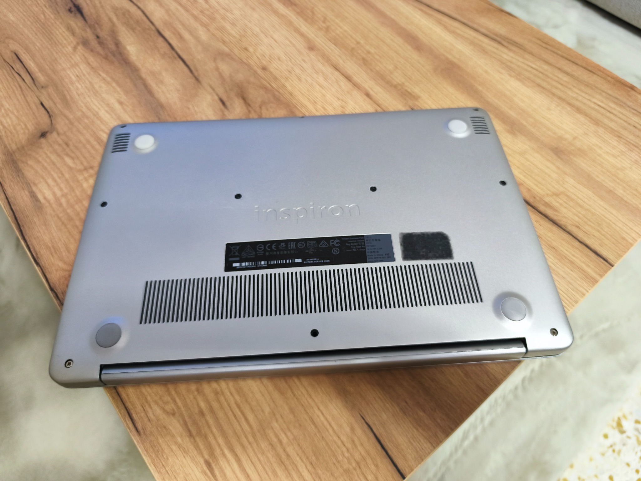 Dell Inspiron 5370 – vue avant