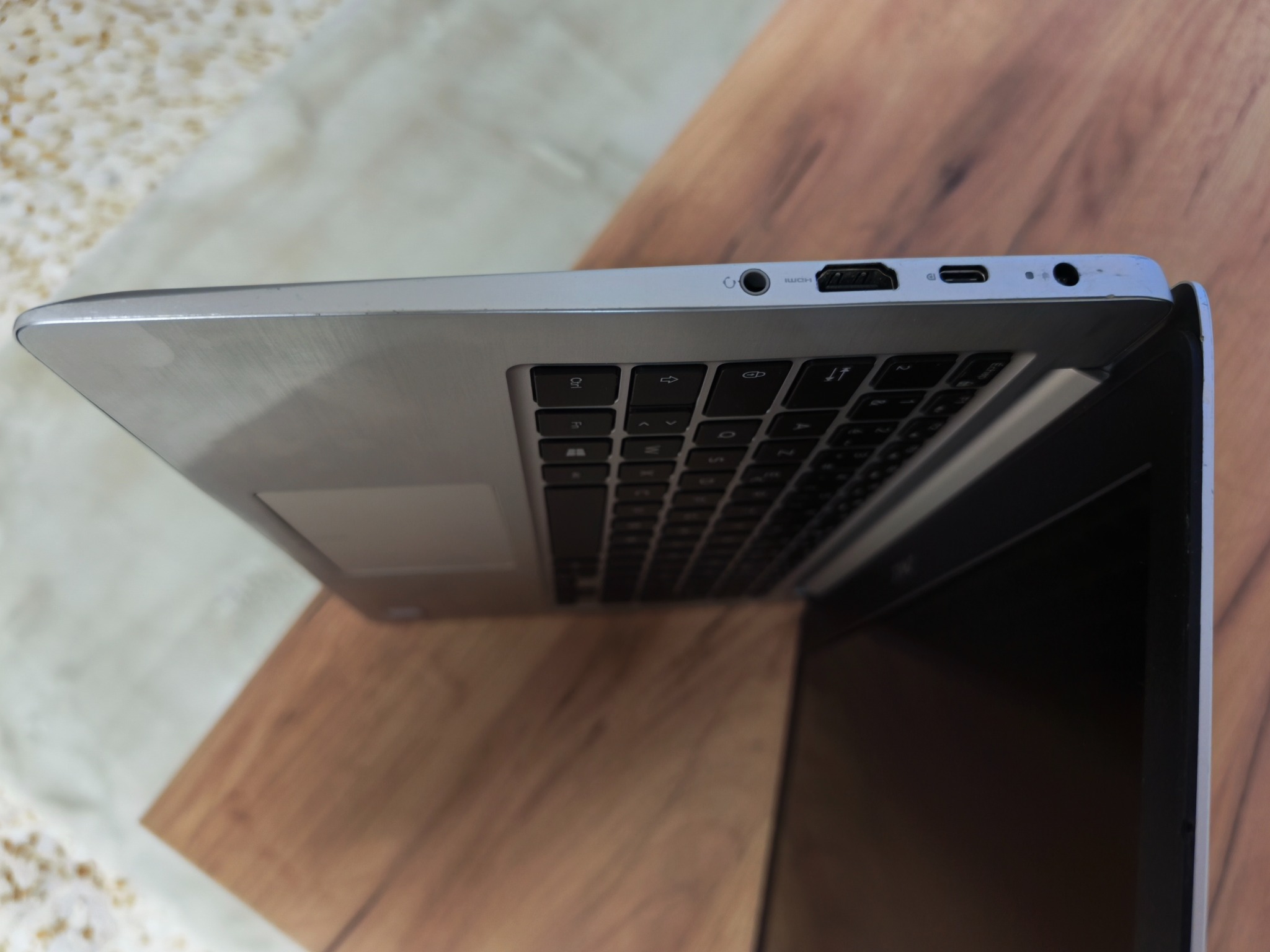 Dell Inspiron 5370 – écran et webcam